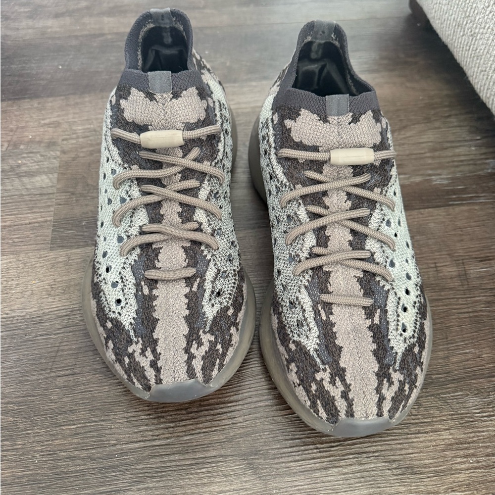 Yeezy Boost 380 - Picture 3 of 5